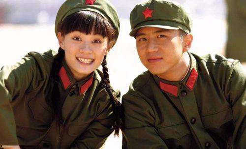 邓超爆料入校军训视频,揭秘校园青春岁月  第1张